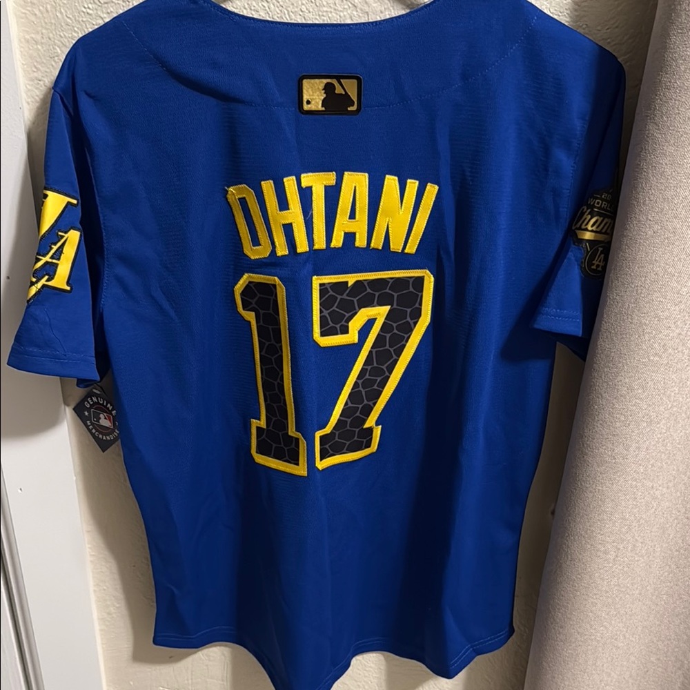 Nike Blue & Yellow Ohtani #17 Dodgers Jersey - Picture 2 of 2